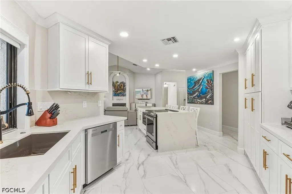 2318 SE 27th Street Cape Coral FL 33904
