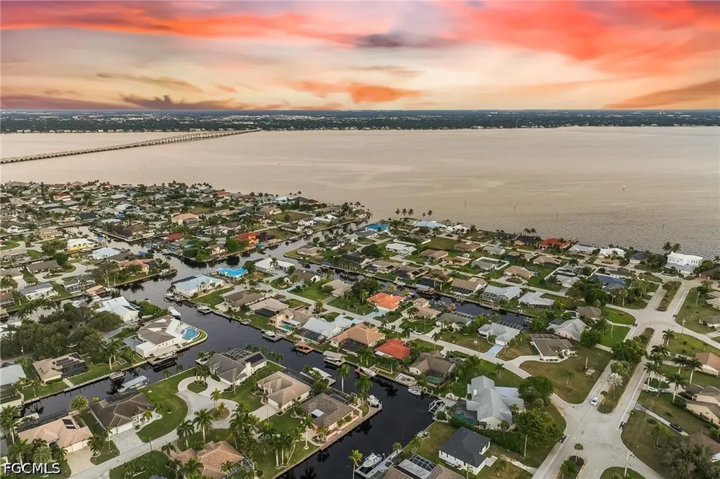 2318 SE 27th Street Cape Coral FL 33904