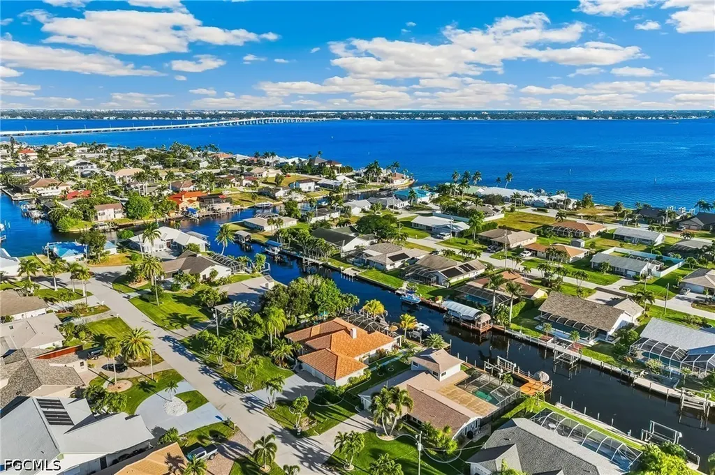 2318 SE 27th Street Cape Coral FL 33904