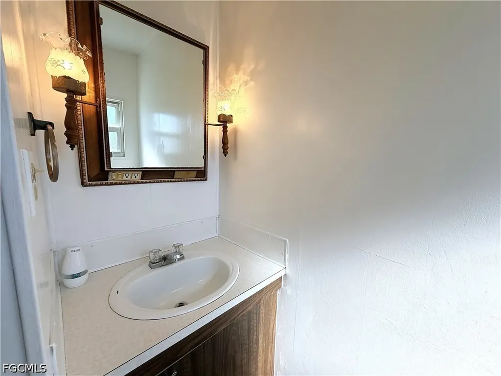 139 Gaslight Avenue North Fort Myers FL 33917