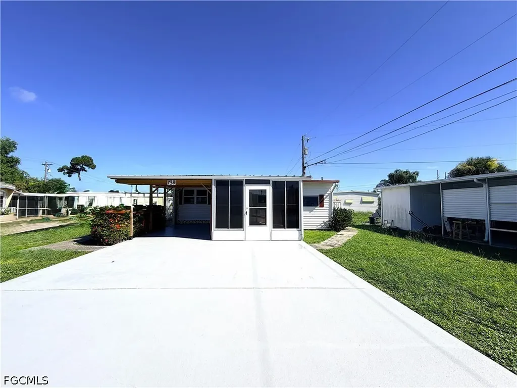 139 Gaslight Avenue North Fort Myers FL 33917