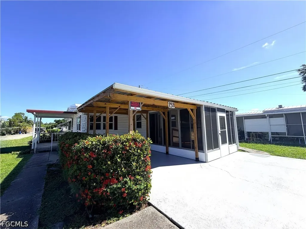 139 Gaslight Avenue North Fort Myers FL 33917