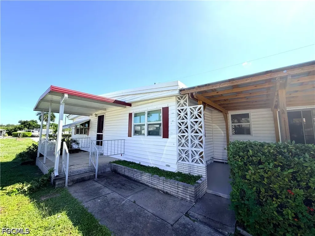 139 Gaslight Avenue North Fort Myers FL 33917
