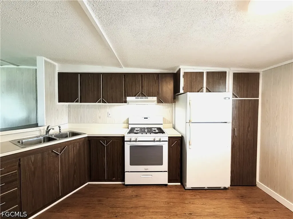 139 Gaslight Avenue North Fort Myers FL 33917