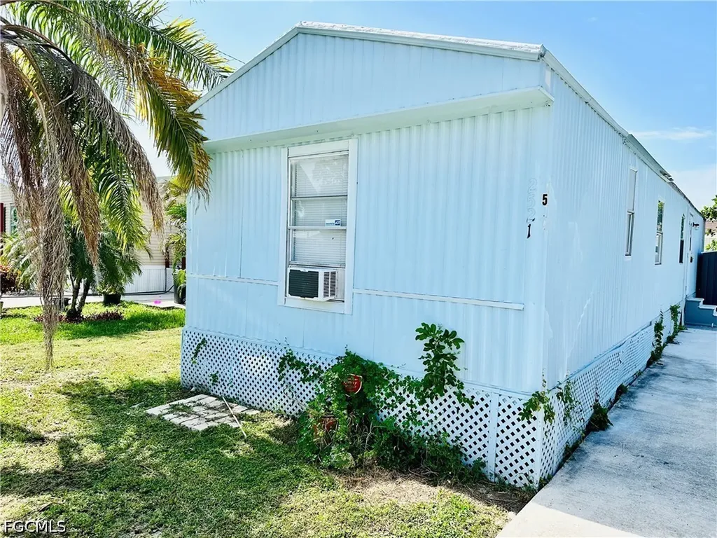 2521 Brownell Court North Fort Myers FL 33917