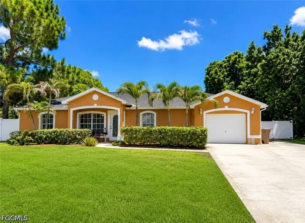 416 Candlewick Circle S Lehigh Acres FL 33936