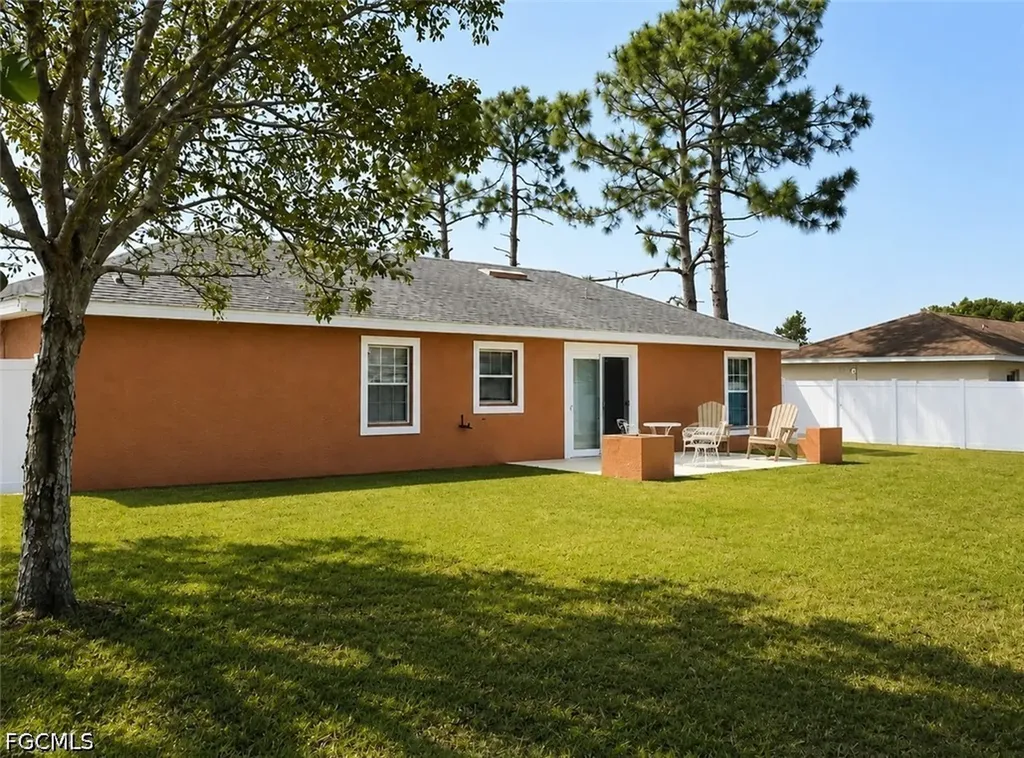 416 Candlewick Circle S Lehigh Acres FL 33936