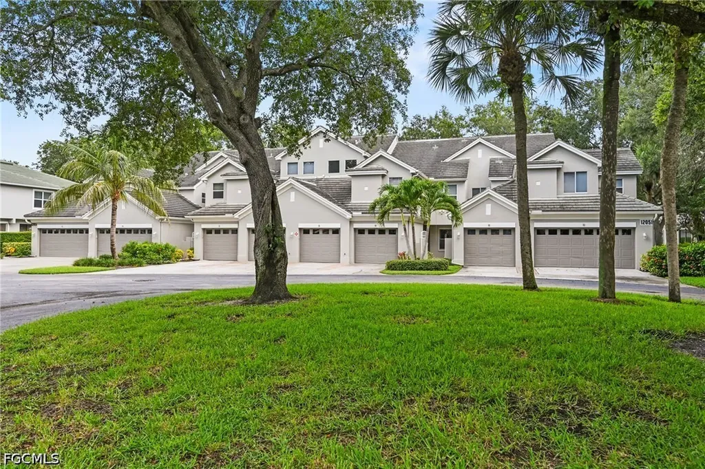 Fort Myers FL, 12051 Champions Green Way, Unit 313