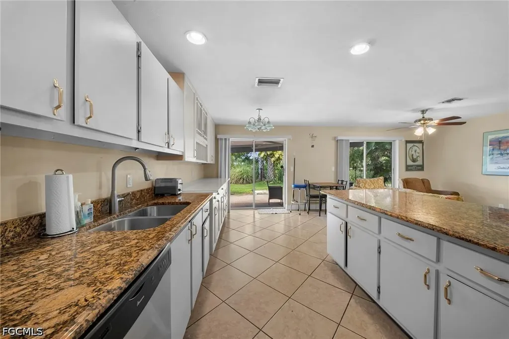 1583 Sunkist Way Fort Myers FL 33905