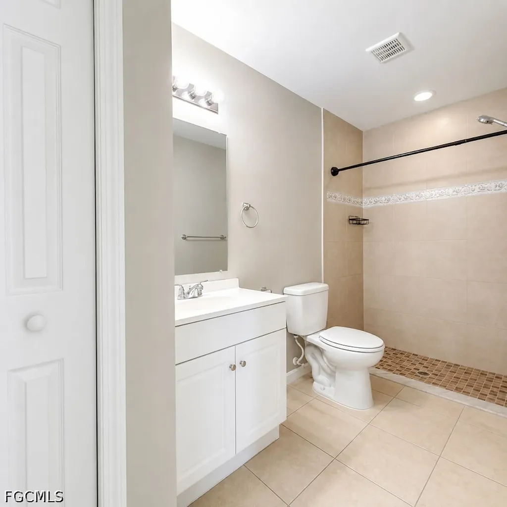 525 SE 4th Terrace Cape Coral FL 33990