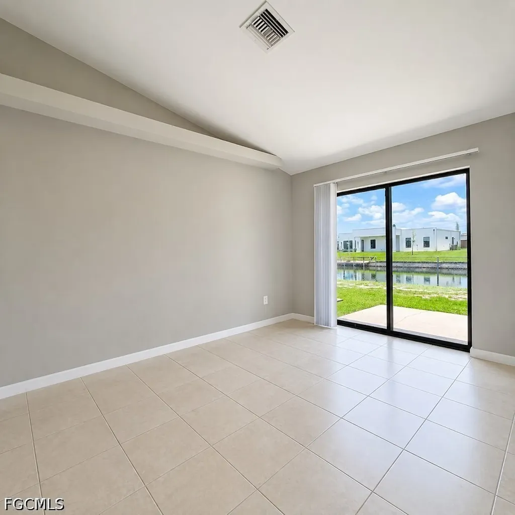 525 SE 4th Terrace Cape Coral FL 33990
