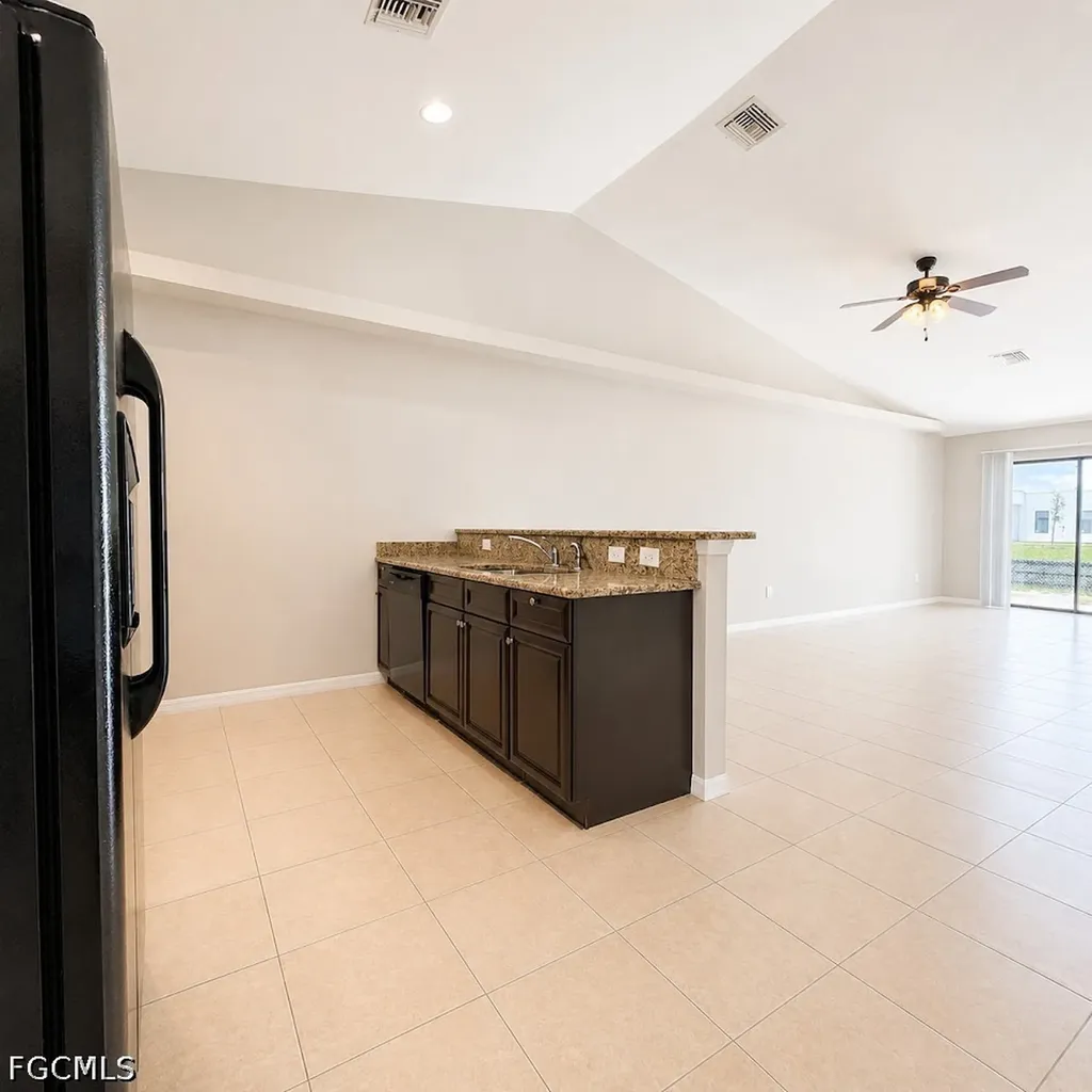 525 SE 4th Terrace Cape Coral FL 33990