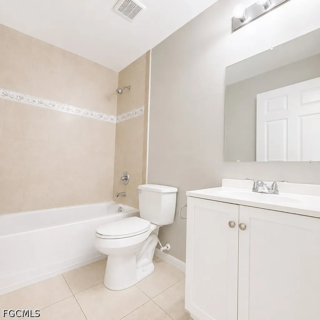 525 SE 4th Terrace Cape Coral FL 33990