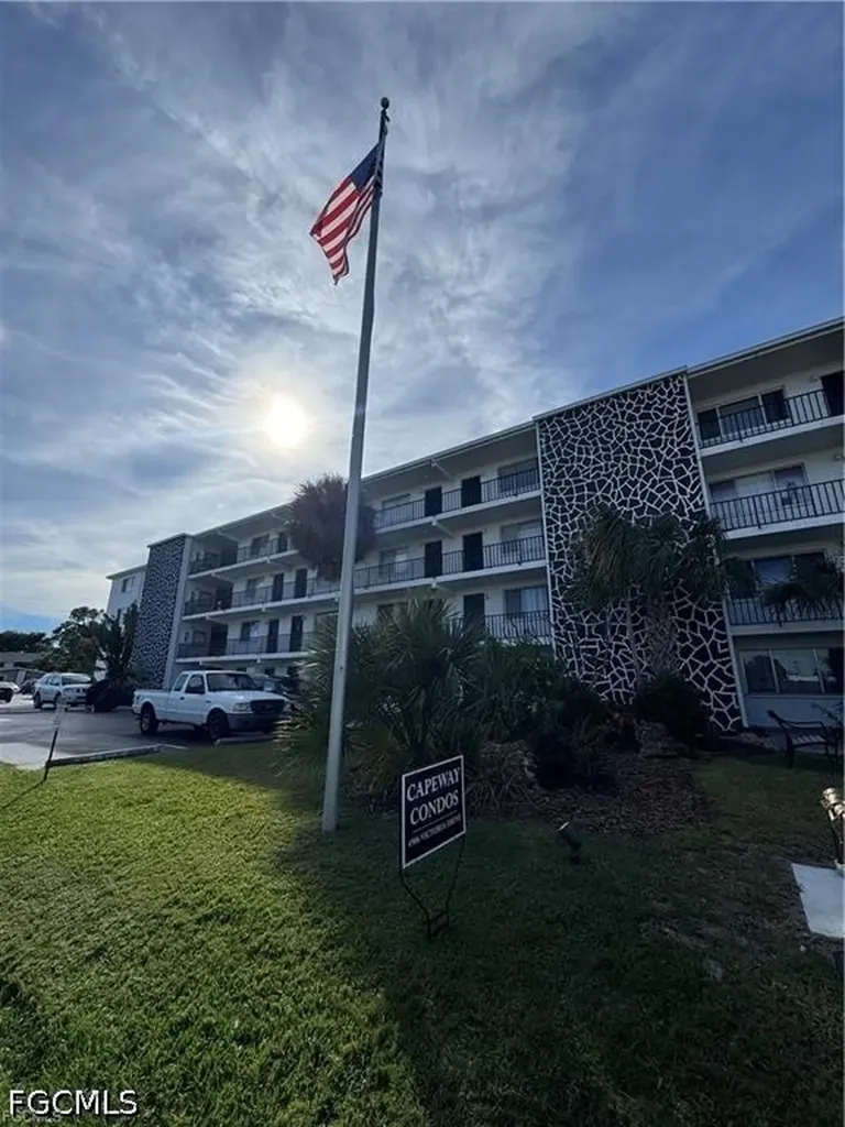 4906 Victoria Drive Cape Coral FL 33904