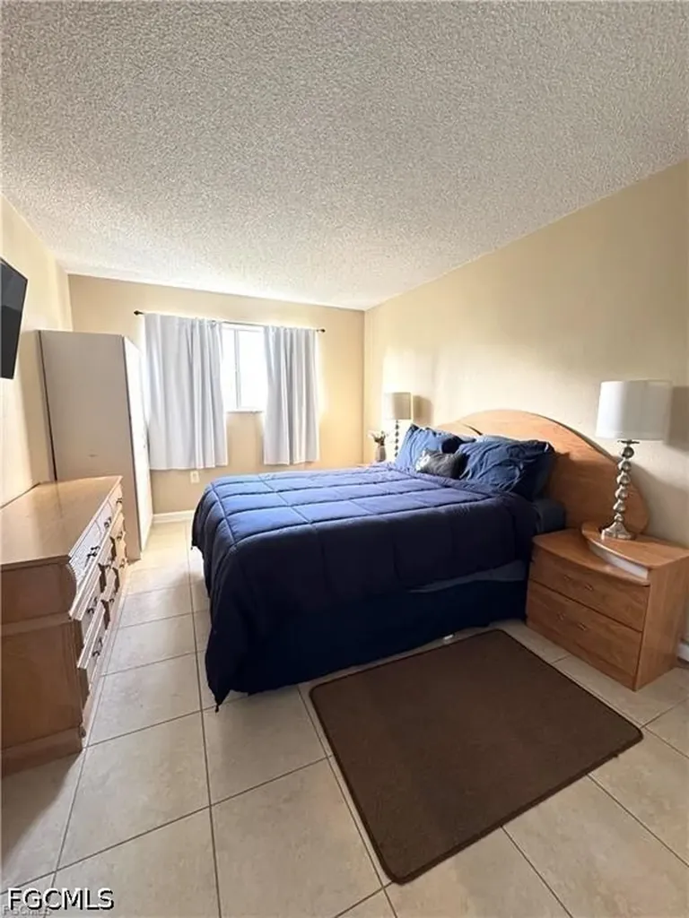 4906 Victoria Drive Cape Coral FL 33904
