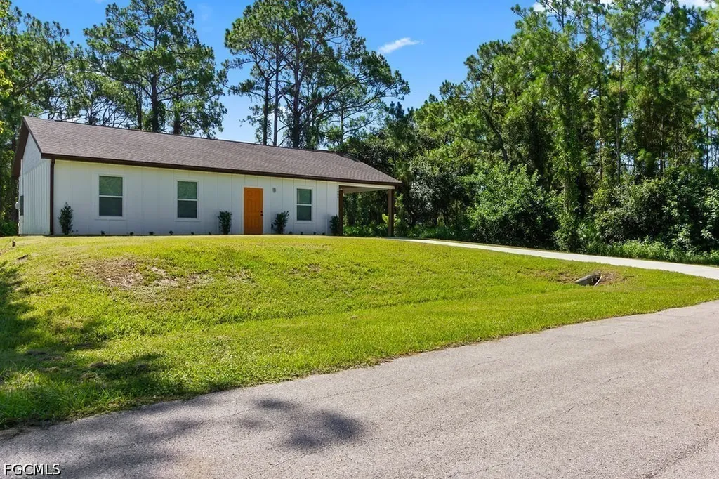 2008 Robert Avenue Alva FL 33920