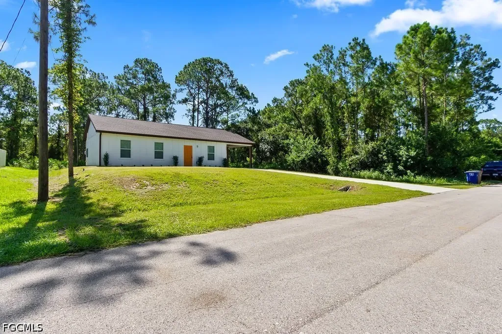 2008 Robert Avenue Alva FL 33920