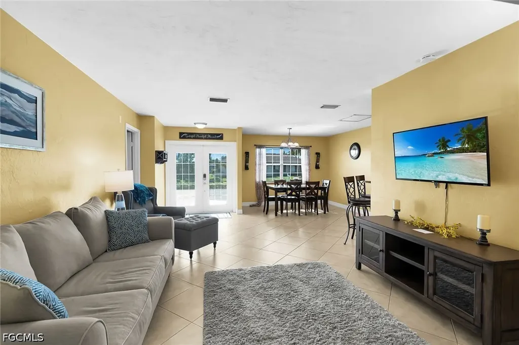 4020 SW 2nd Avenue Cape Coral FL 33914