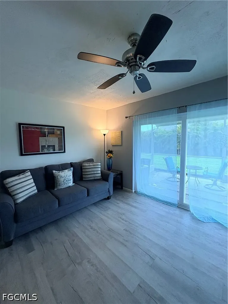 4520 SW 8th Place Cape Coral FL 33914
