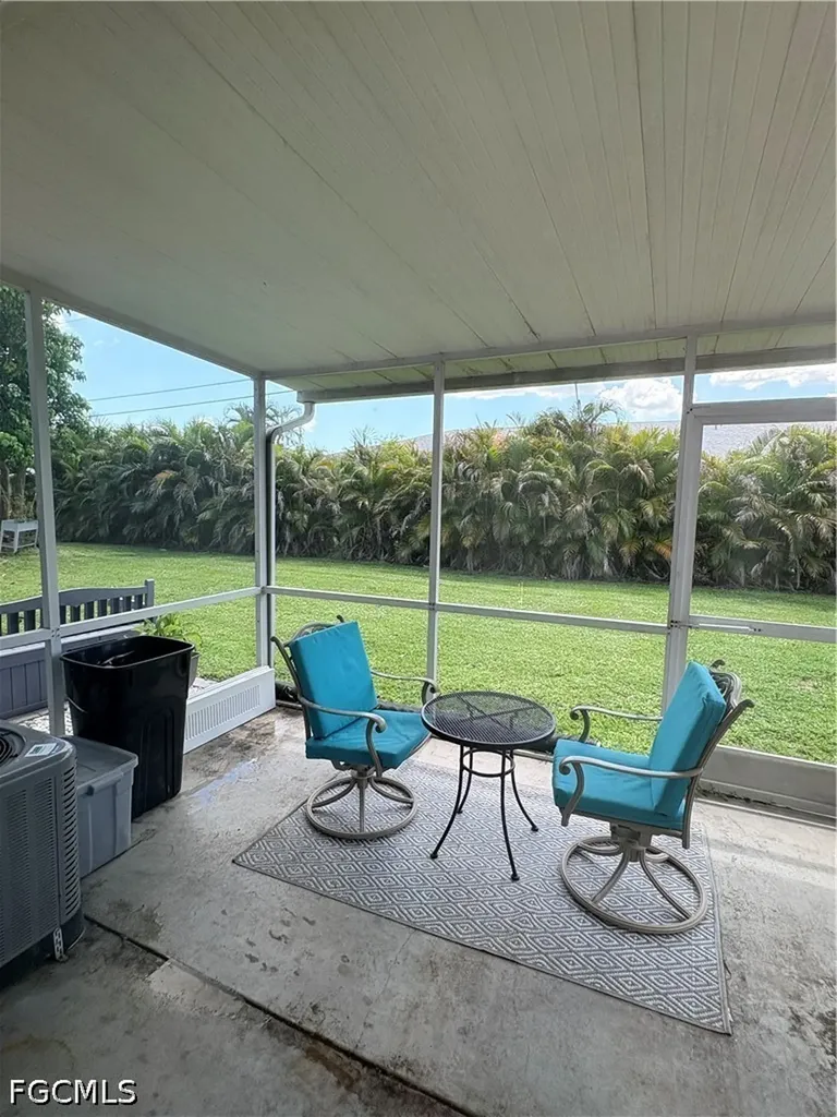 4520 SW 8th Place Cape Coral FL 33914