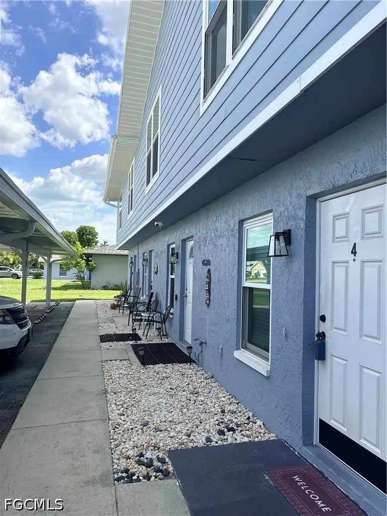 4520 SW 8th Place Cape Coral FL 33914