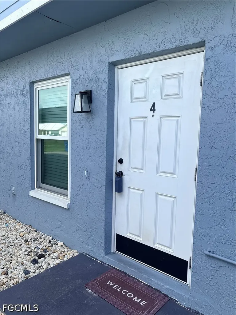 4520 SW 8th Place Cape Coral FL 33914