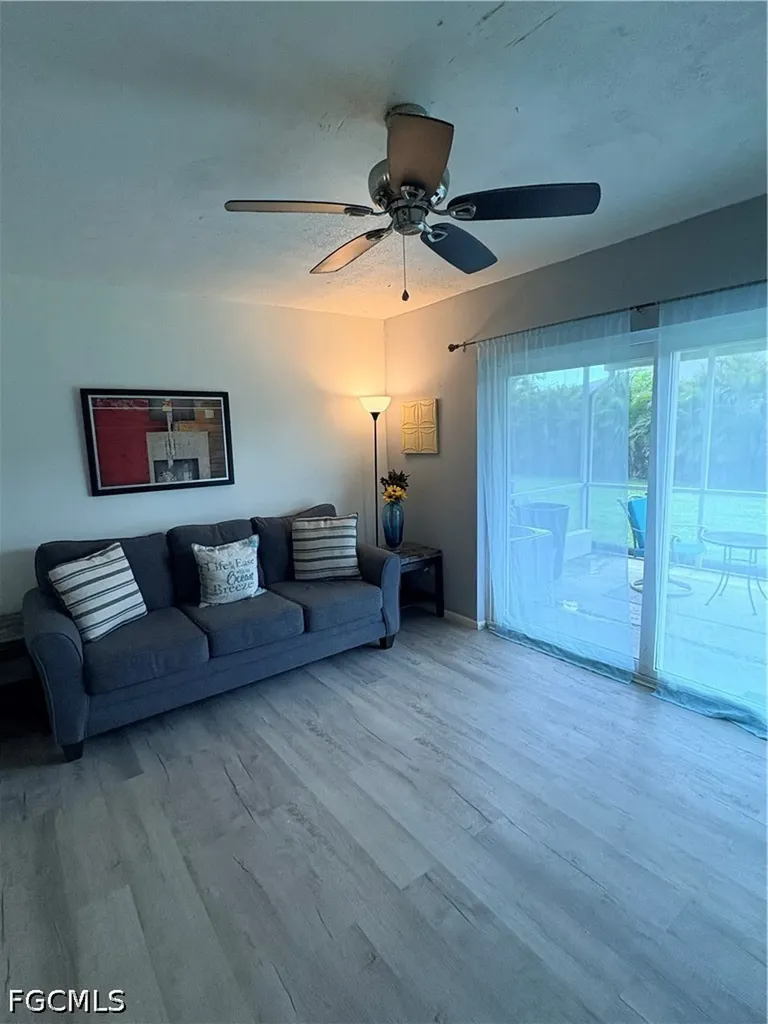 4520 SW 8th Place Cape Coral FL 33914