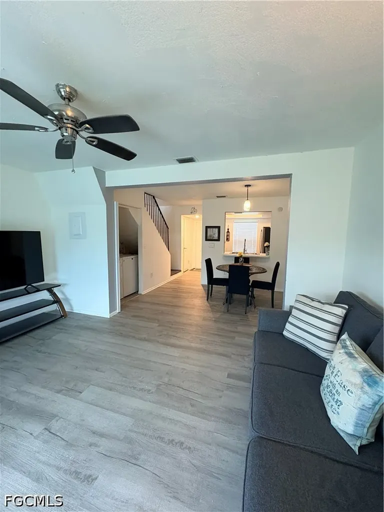 4520 SW 8th Place Cape Coral FL 33914