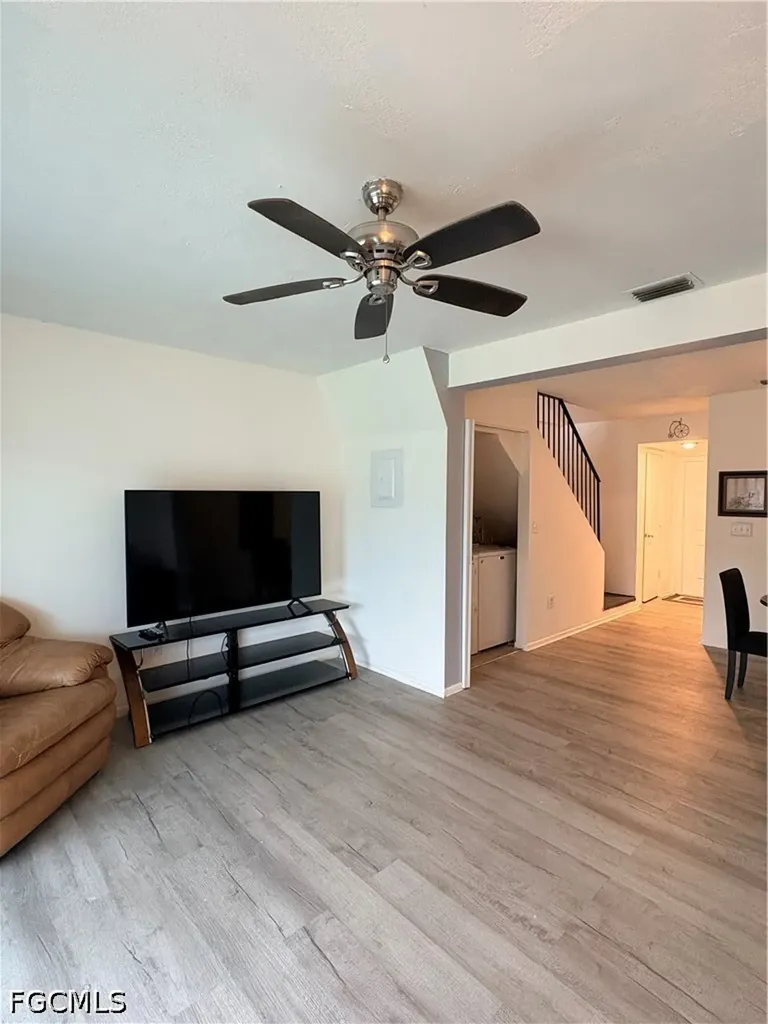 4520 SW 8th Place Cape Coral FL 33914