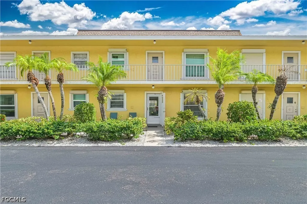 351 Charlemagne Boulevard Naples FL 34112