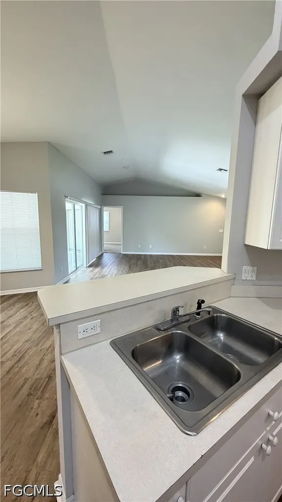 1229 SE 21st Place Cape Coral FL 33990