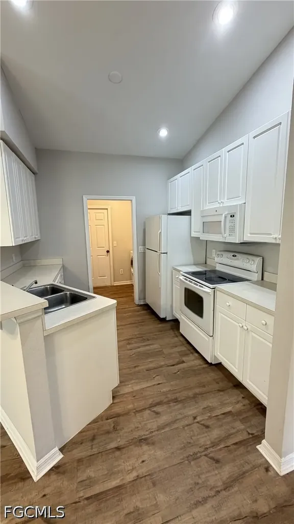 1229 SE 21st Place Cape Coral FL 33990