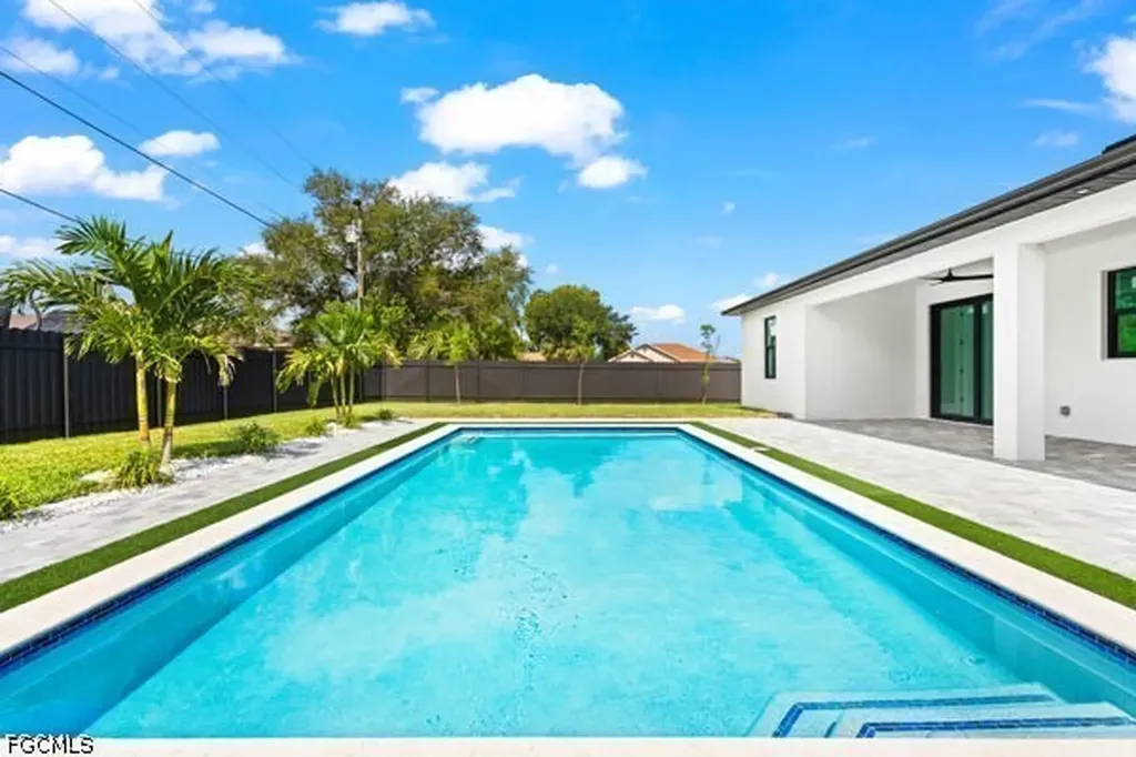 306 NE 11th Street Cape Coral FL 33909