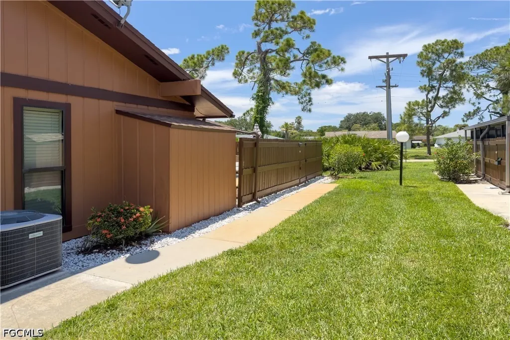 5638 Foxlake Drive North Fort Myers FL 33917