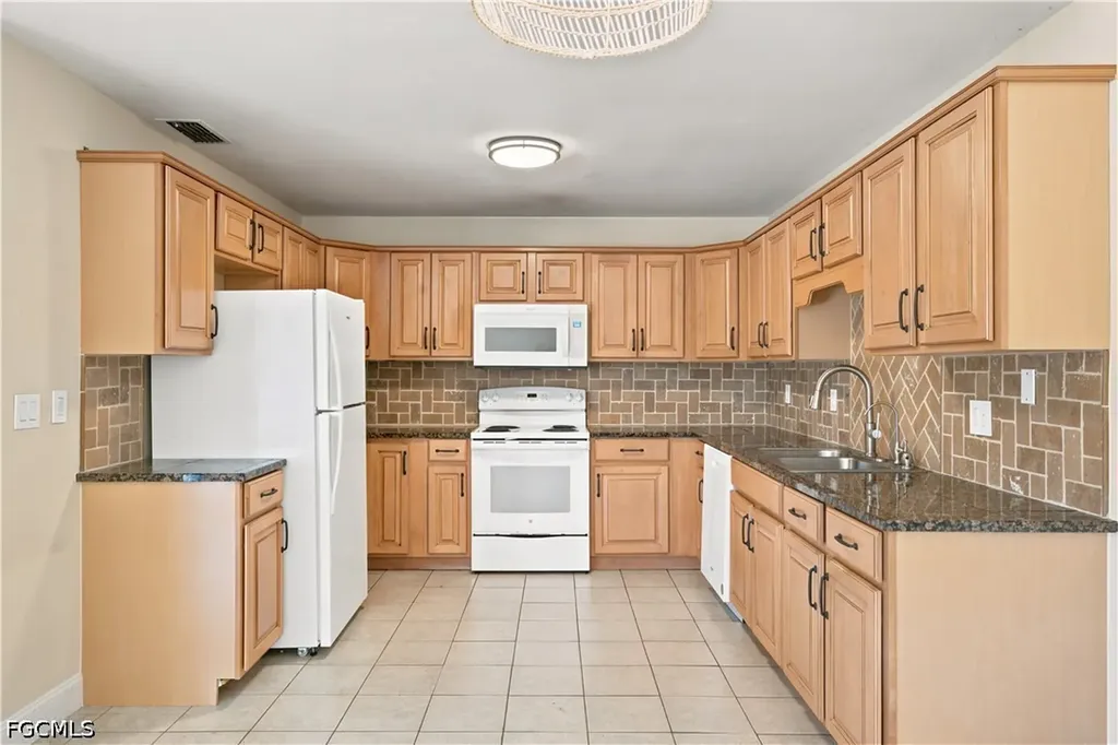 5638 Foxlake Drive North Fort Myers FL 33917
