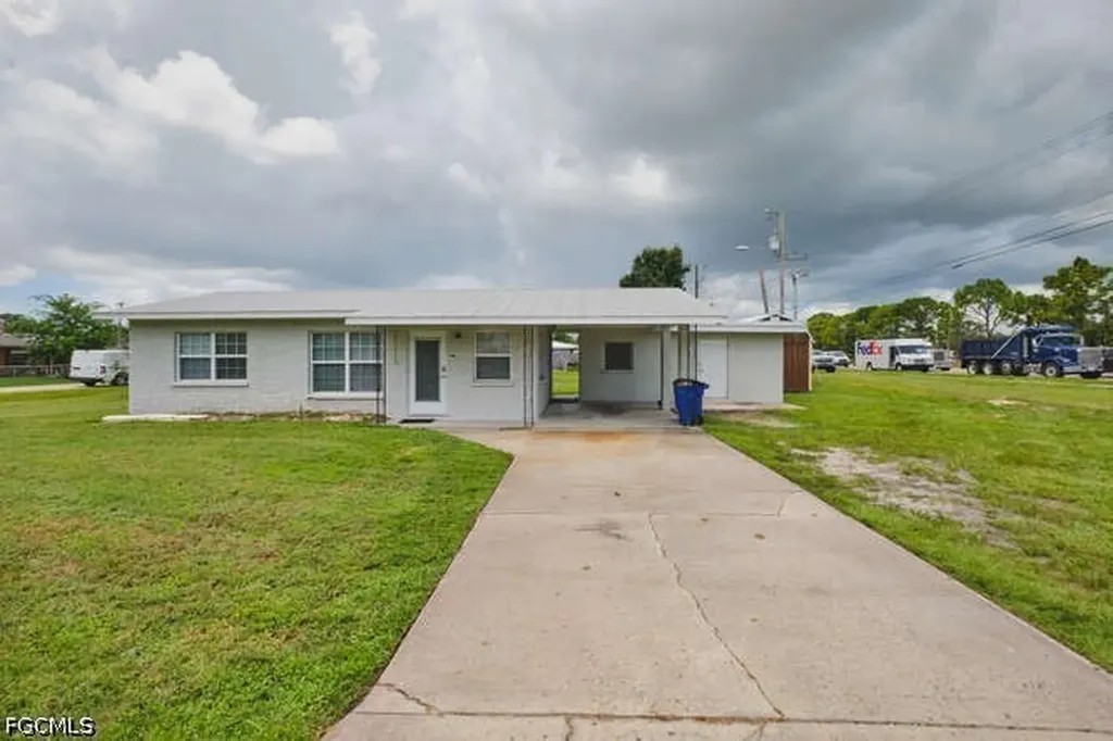 1637 Piney Road North Fort Myers FL 33903