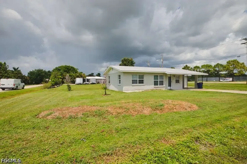 1637 Piney Road North Fort Myers FL 33903