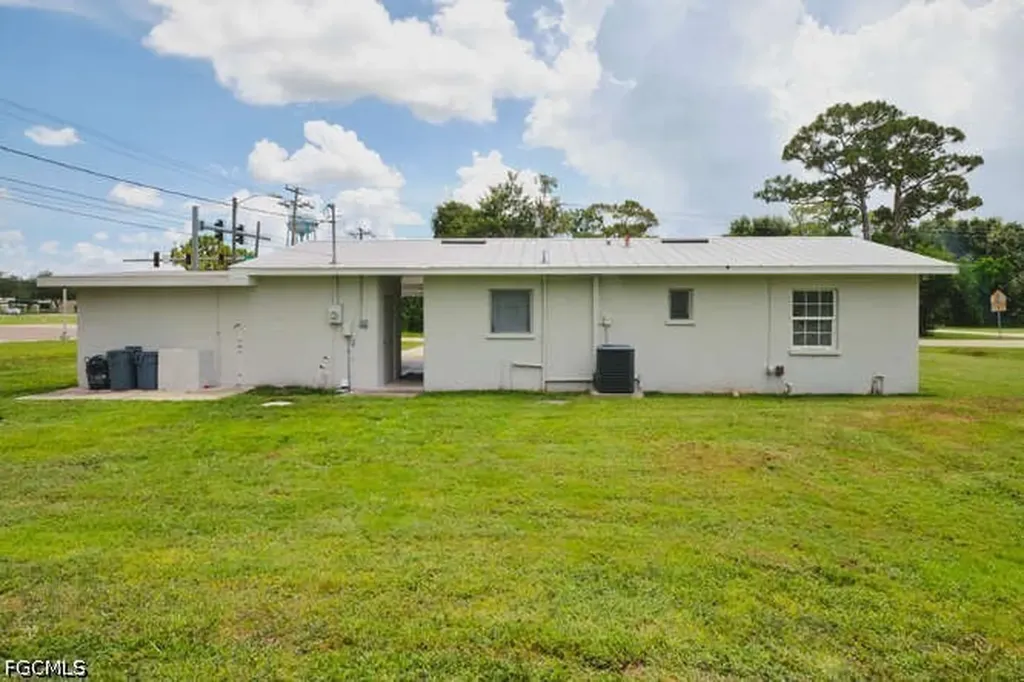 1637 Piney Road North Fort Myers FL 33903