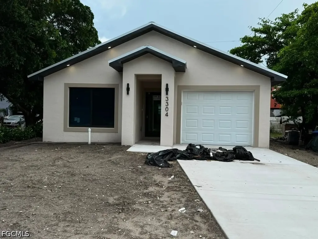 Fort Myers FL, 3304 Armstrong Court NE
