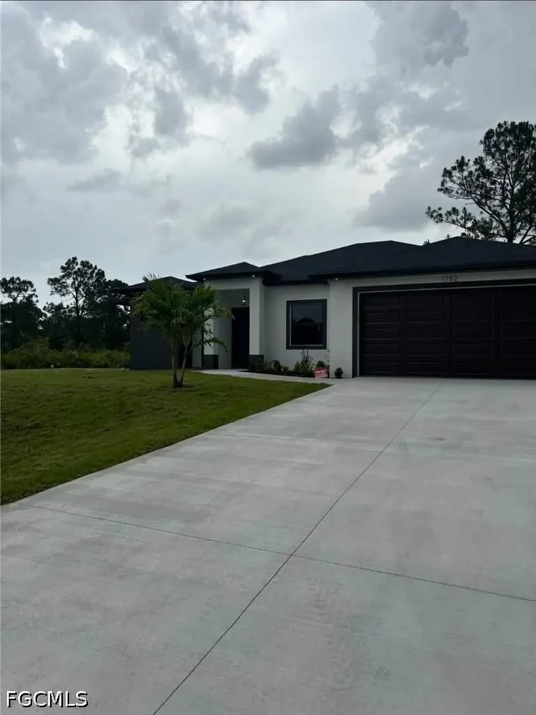 1752 Pine Avenue Lehigh Acres FL 33972