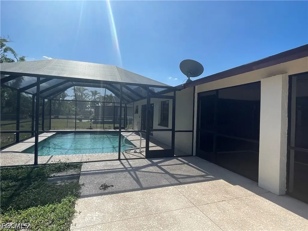 4003 SE 2nd Avenue Cape Coral FL 33904