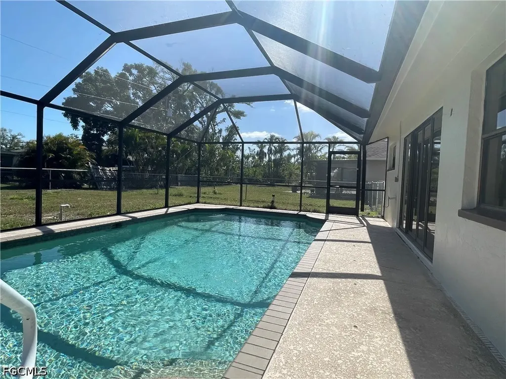4003 SE 2nd Avenue Cape Coral FL 33904
