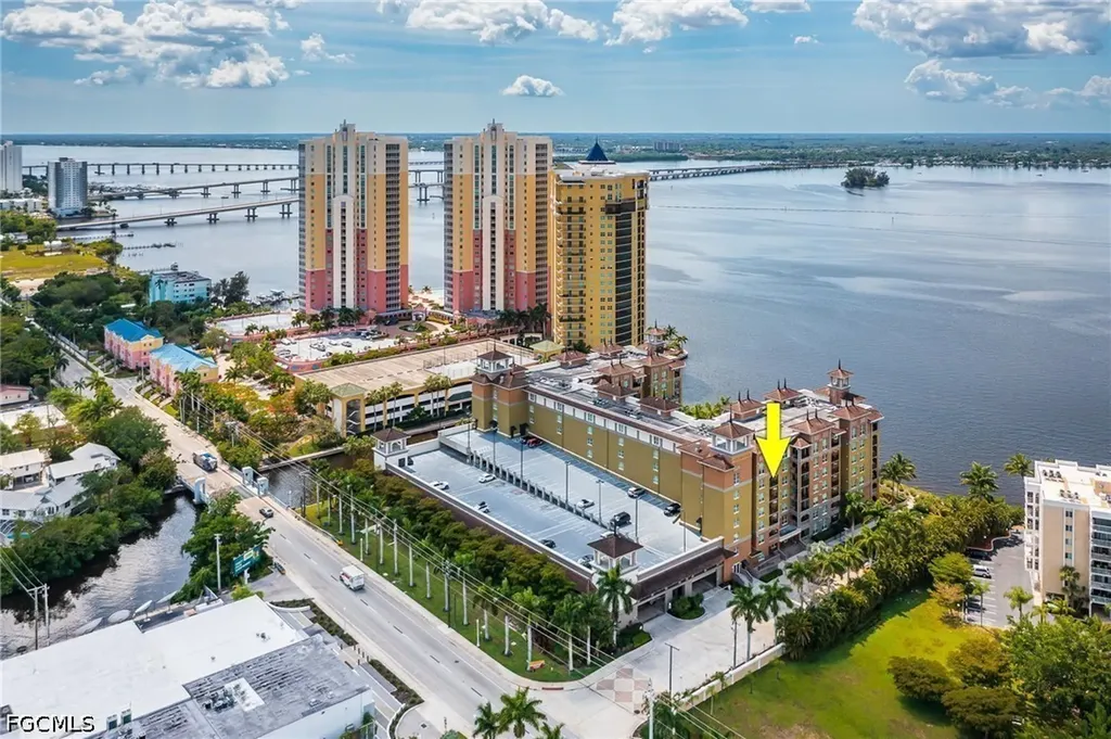 Fort Myers FL, 2825 Palm Beach Boulevard, Unit 618