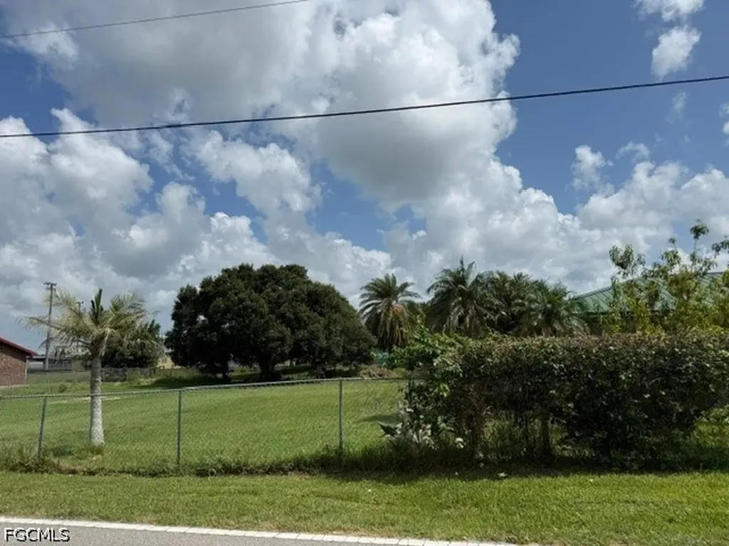 757 Avenue R SW Moore Haven FL 33471