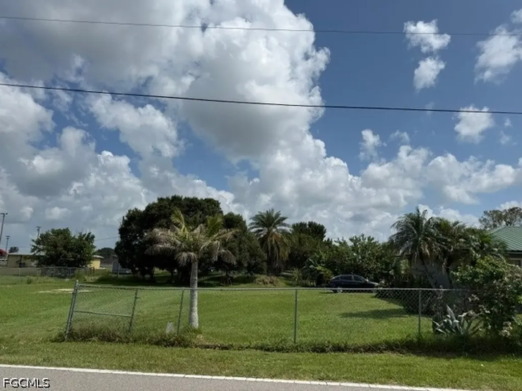 757 Avenue R SW Moore Haven FL 33471