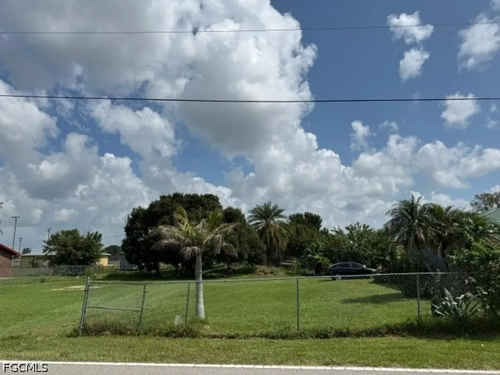 757 Avenue R SW Moore Haven FL 33471