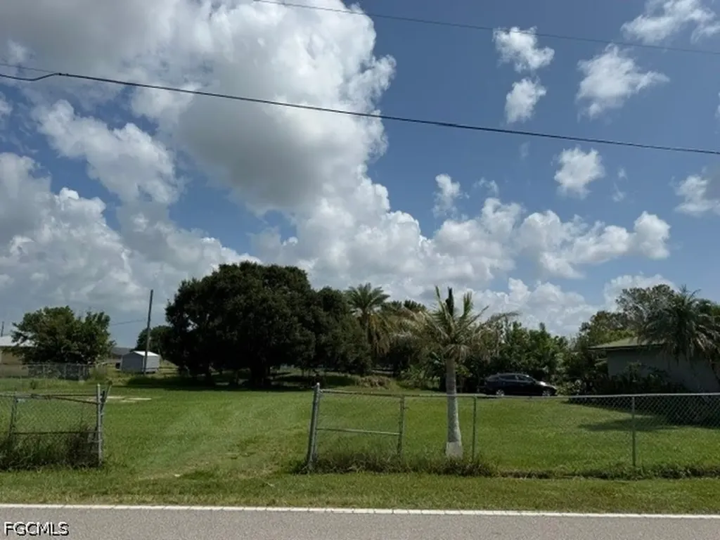 757 Avenue R SW Moore Haven FL 33471