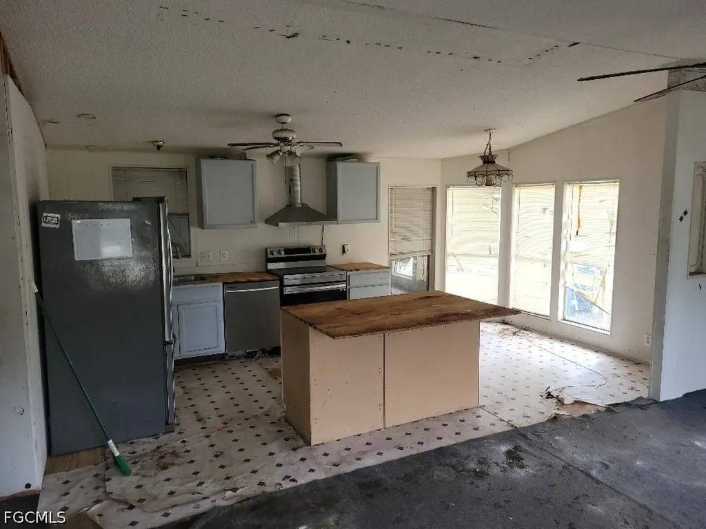 12040 Live Oak Drive Fort Myers FL 33908