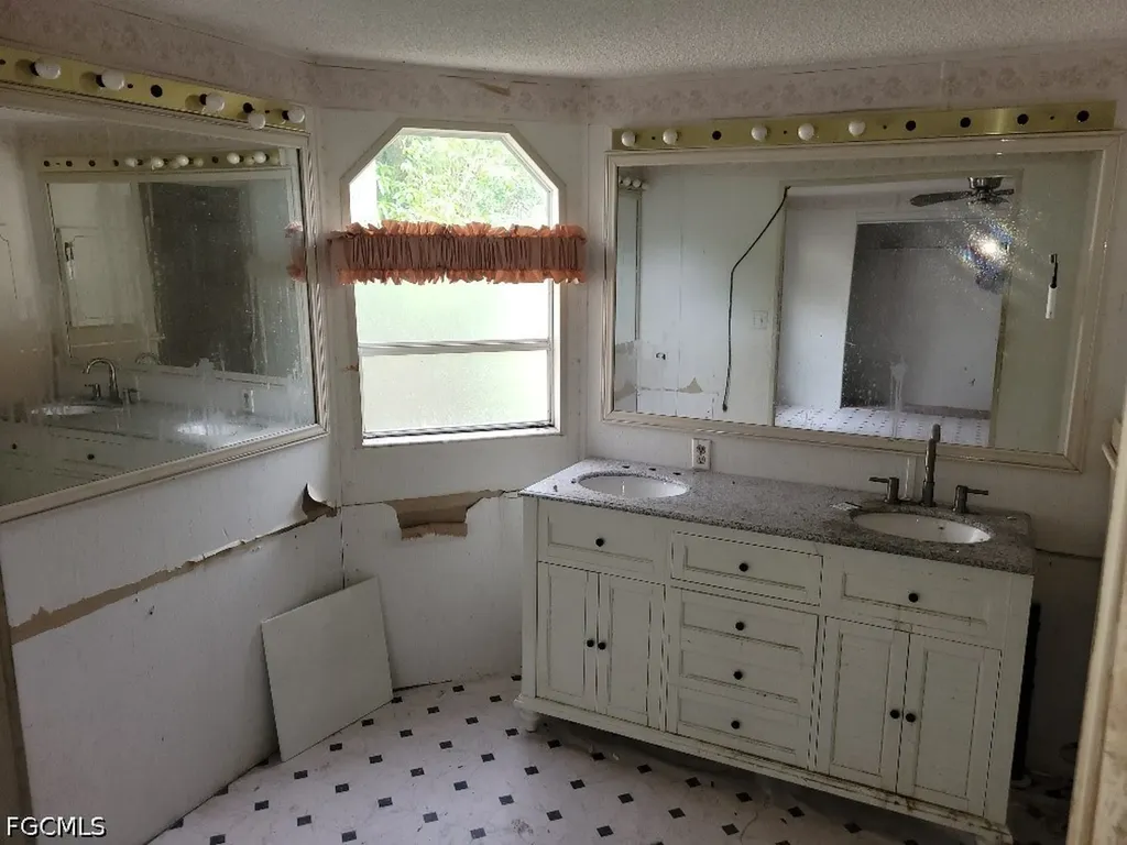 12040 Live Oak Drive Fort Myers FL 33908