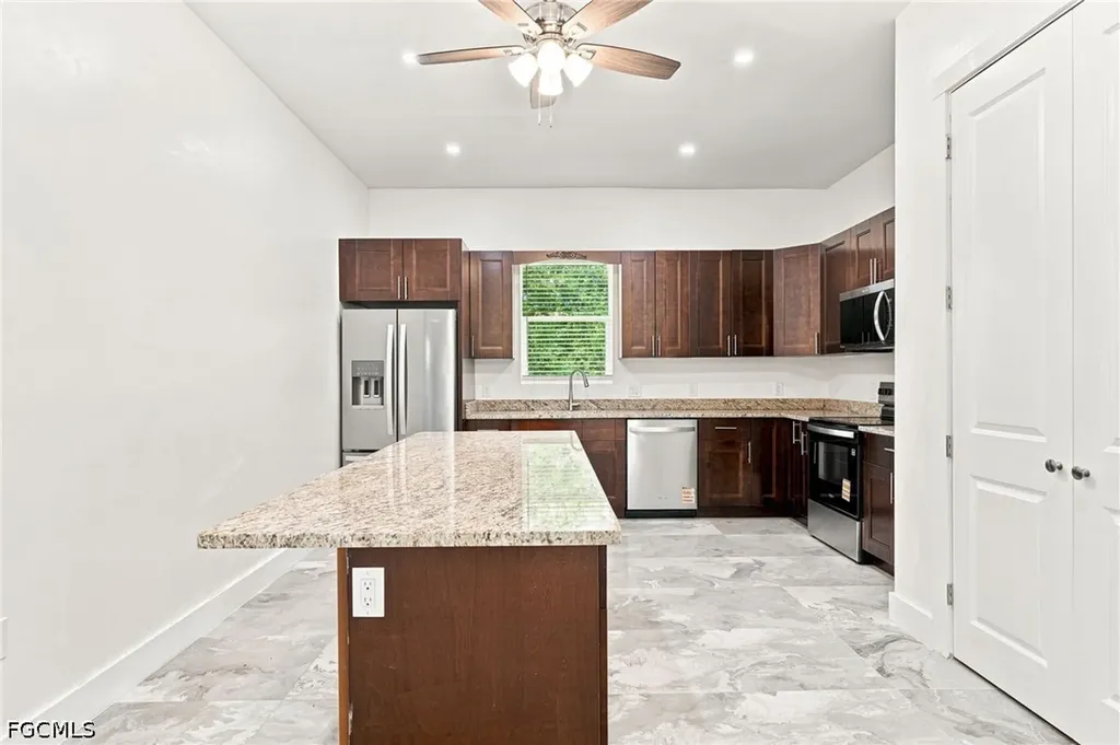 1853 Della Drive Naples FL 34117
